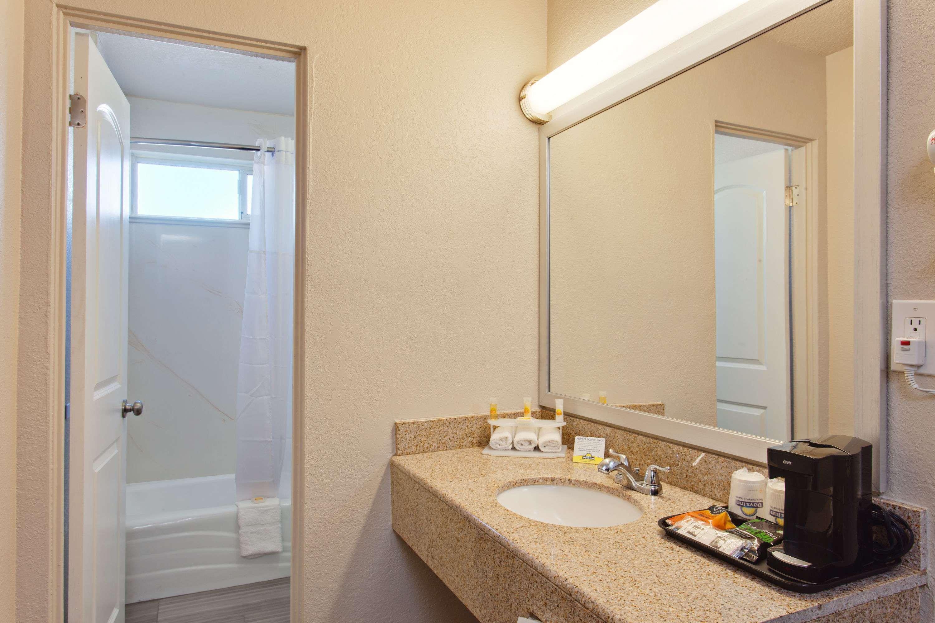 Days Inn By Wyndham Chowchilla Gateway To Yosemite Exteriör bild
